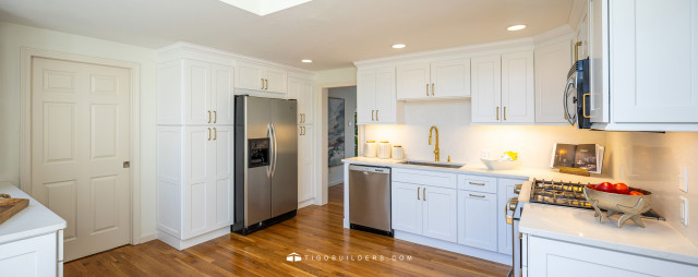 Cape Cod Kitchen - White Shaker modern-kueche