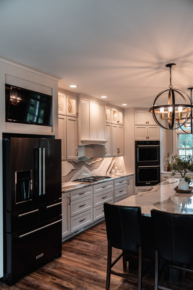 Inspiration for a transitional kitchen remodel in Chicago