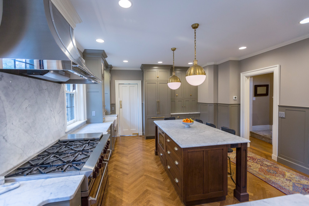 Kitchen - transitional kitchen idea in Cincinnati