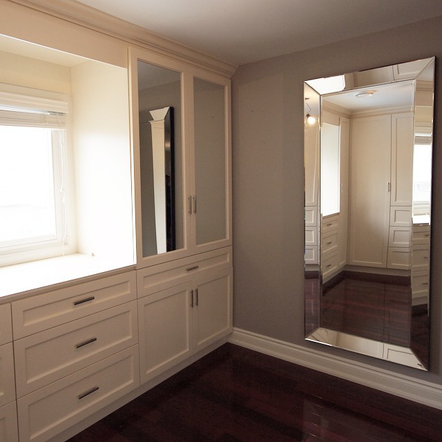 Inspiration for a transitional home design remodel in Toronto