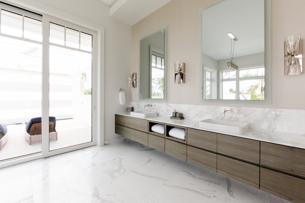 Bathroom - transitional bathroom idea in Tampa