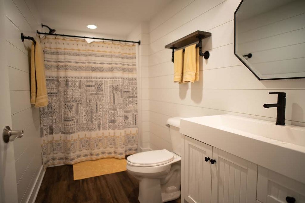 Basement - rustic basement idea in Milwaukee