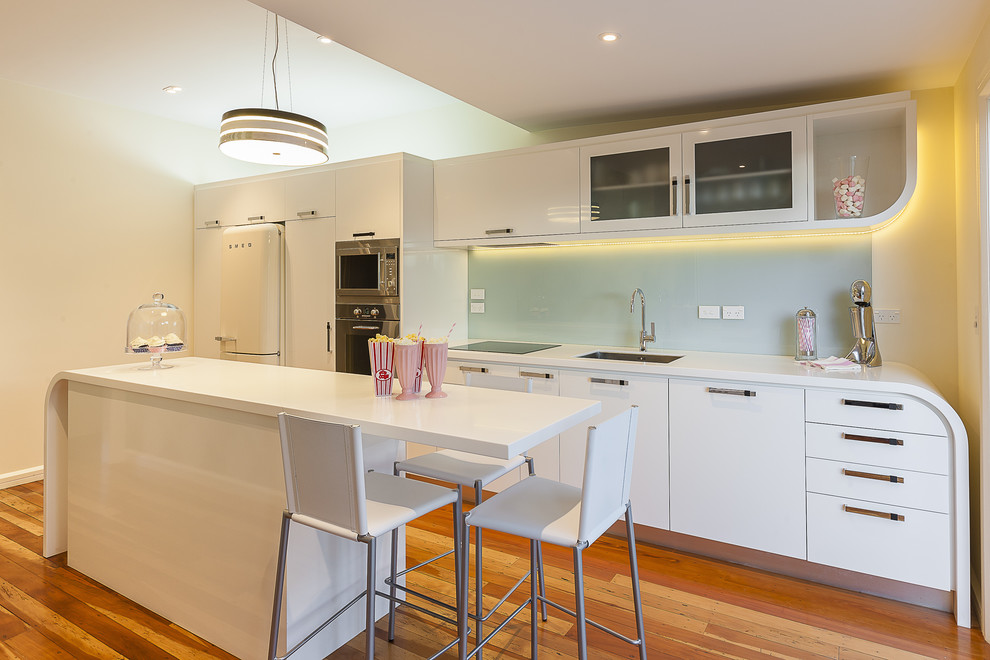 Photo of a contemporary kitchen in Auckland.