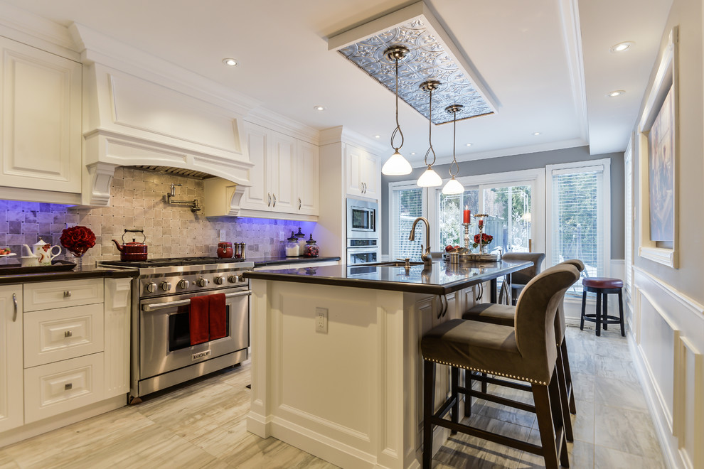 Kitchen - transitional kitchen idea in Toronto
