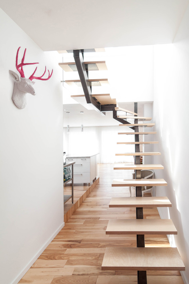 Design ideas for a contemporary u-shaped staircase in Montreal.