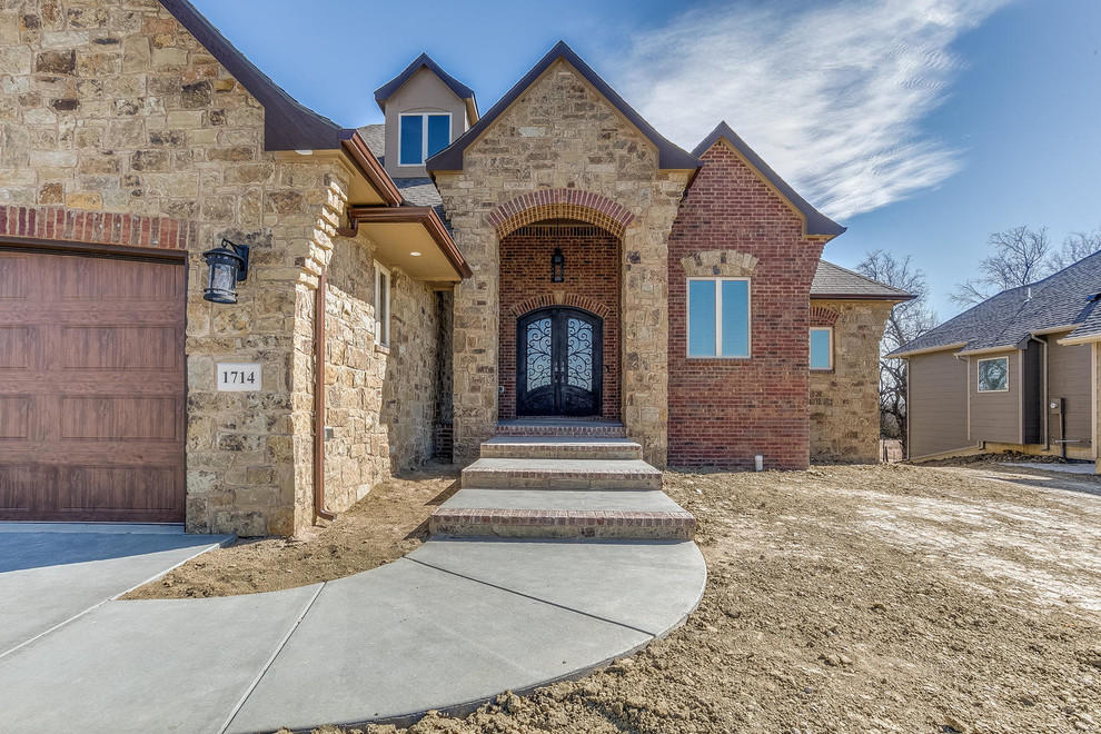 Transitional home design photo in Wichita