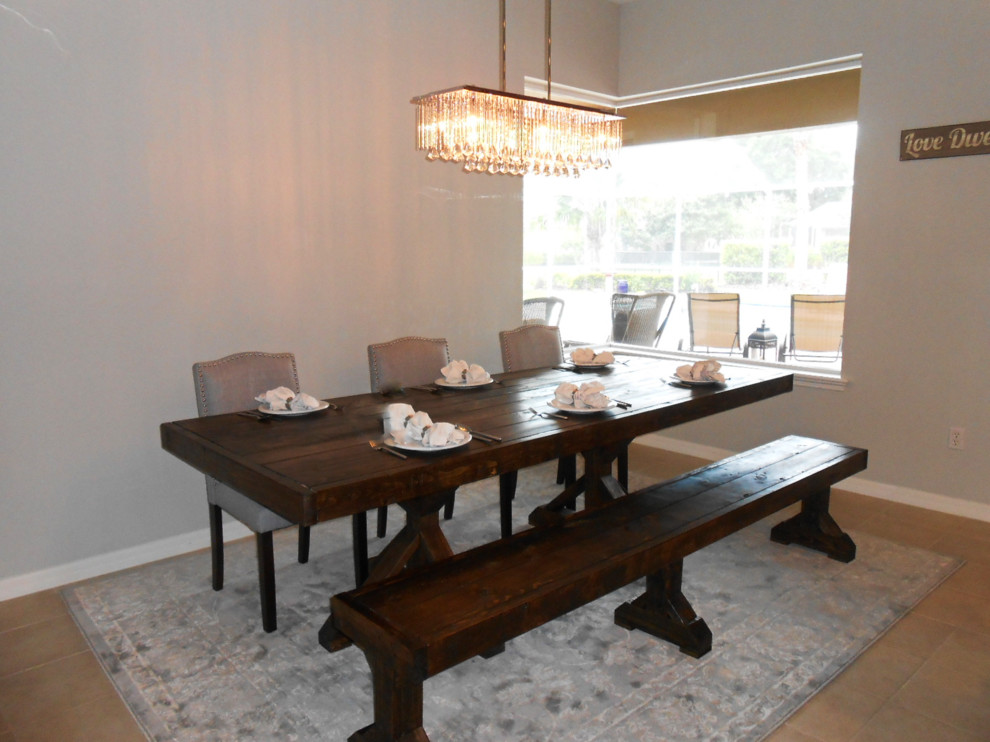 Источник вдохновения для домашнего уюта: гостиная-столовая среднего размера в стиле шебби-шик с серыми стенами, полом из керамической плитки и стандартным камином