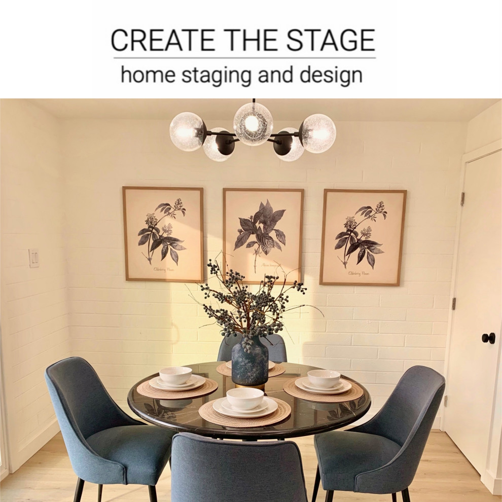 Example of a transitional home design design in Phoenix