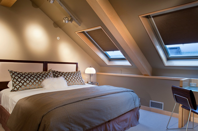 Guest Room With Roof Windows In Contemporary Vacation Home