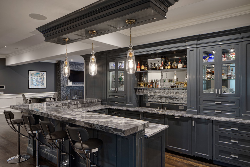 Inspiration for a transitional home bar in Chicago.