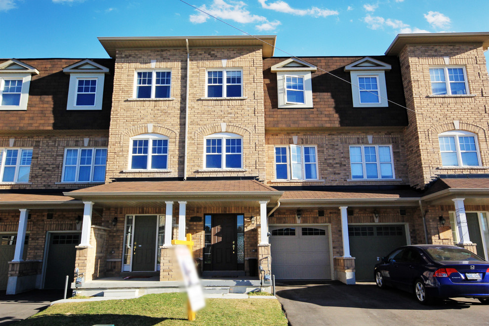 Inspiration for a transitional home design remodel in Toronto