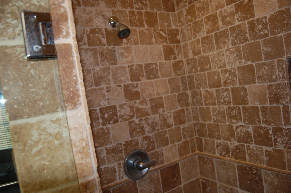 Mid-sized transitional multicolored tile and ceramic tile terra-cotta tile alcove shower photo with a two-piece toilet, beige walls and an undermount sink