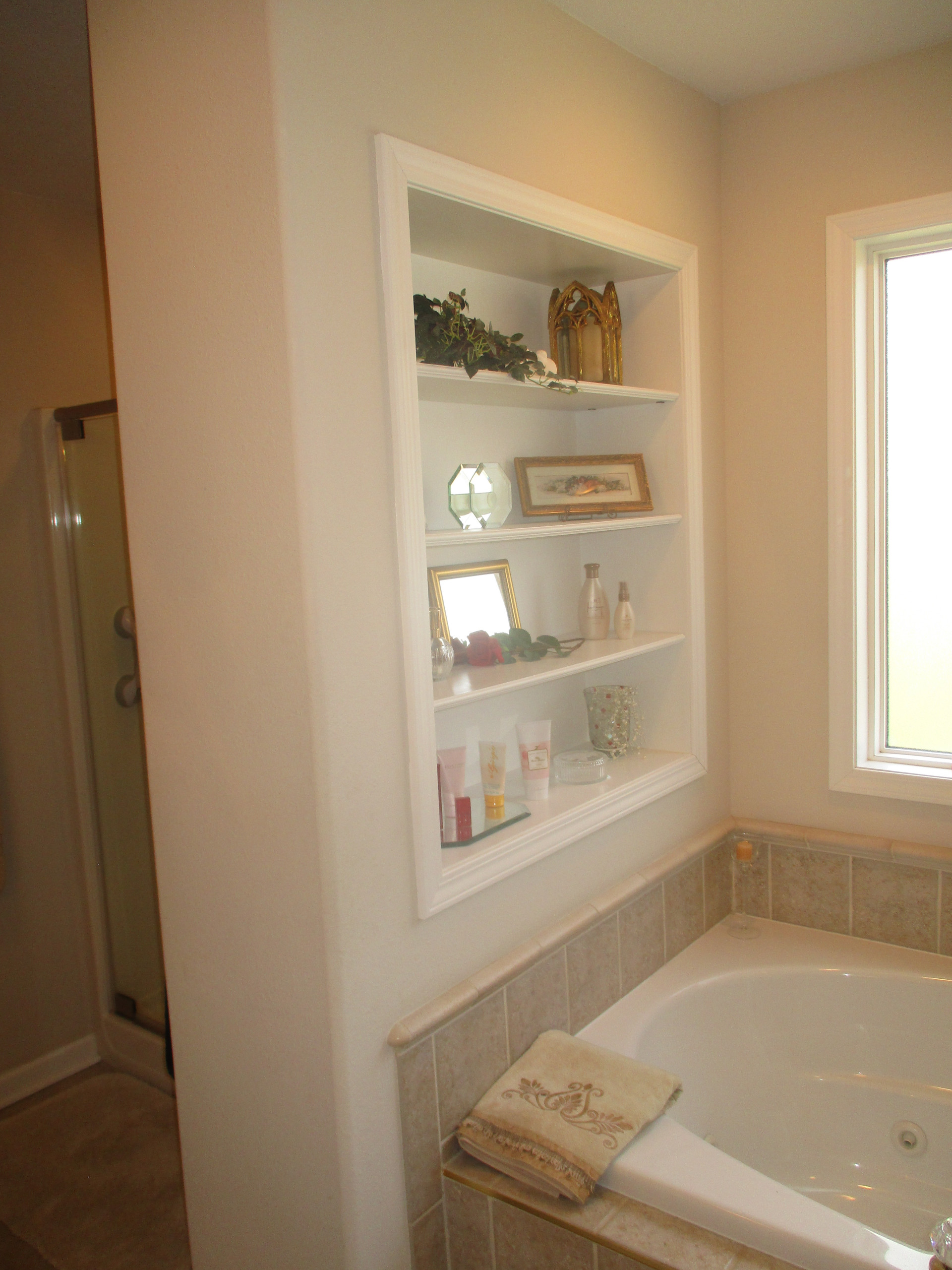 355 Lakeview Drive - Bathroom