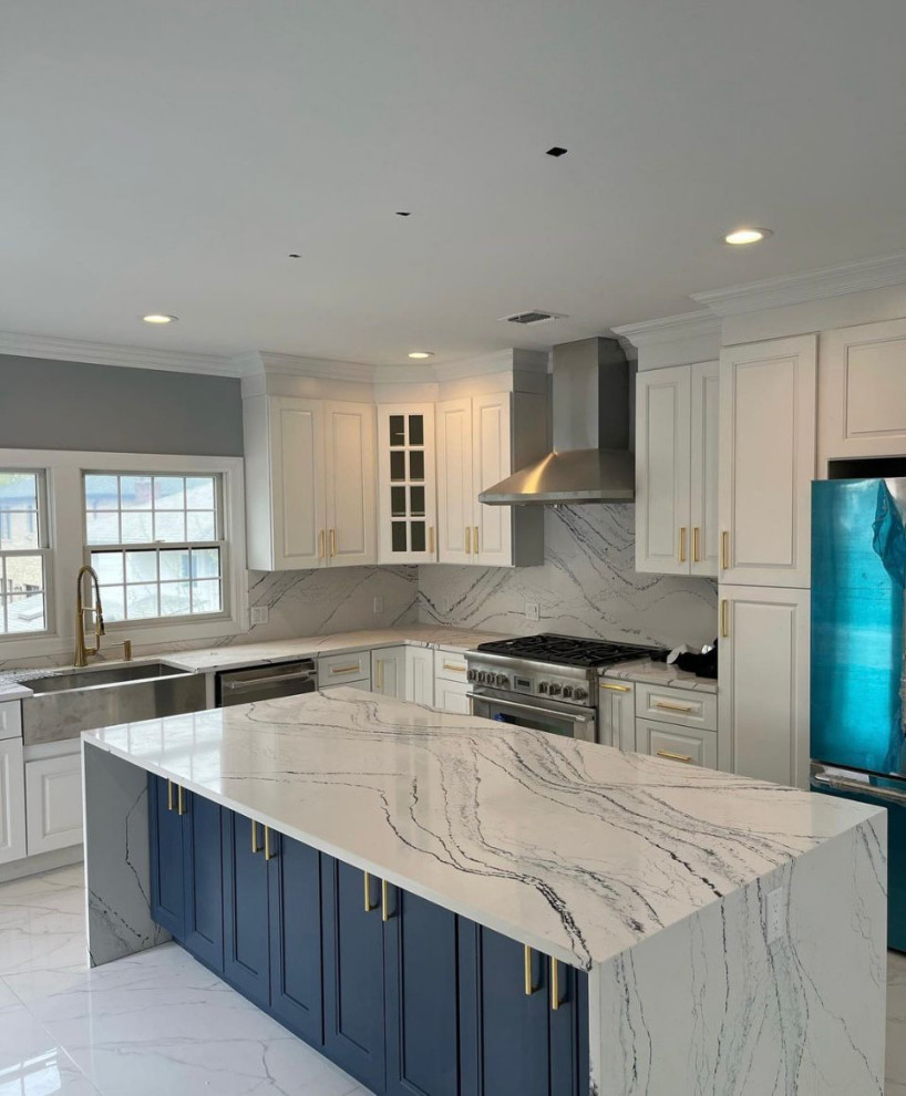 Kitchen - kitchen idea in Seattle