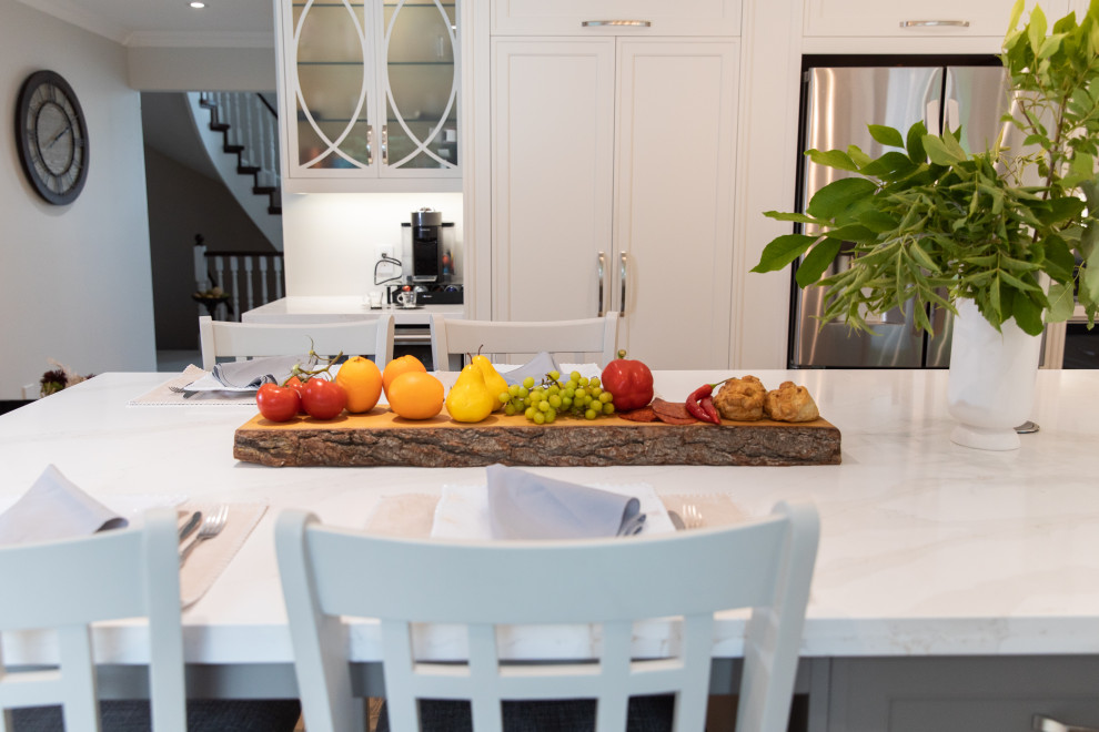 Example of a transitional kitchen design in Toronto