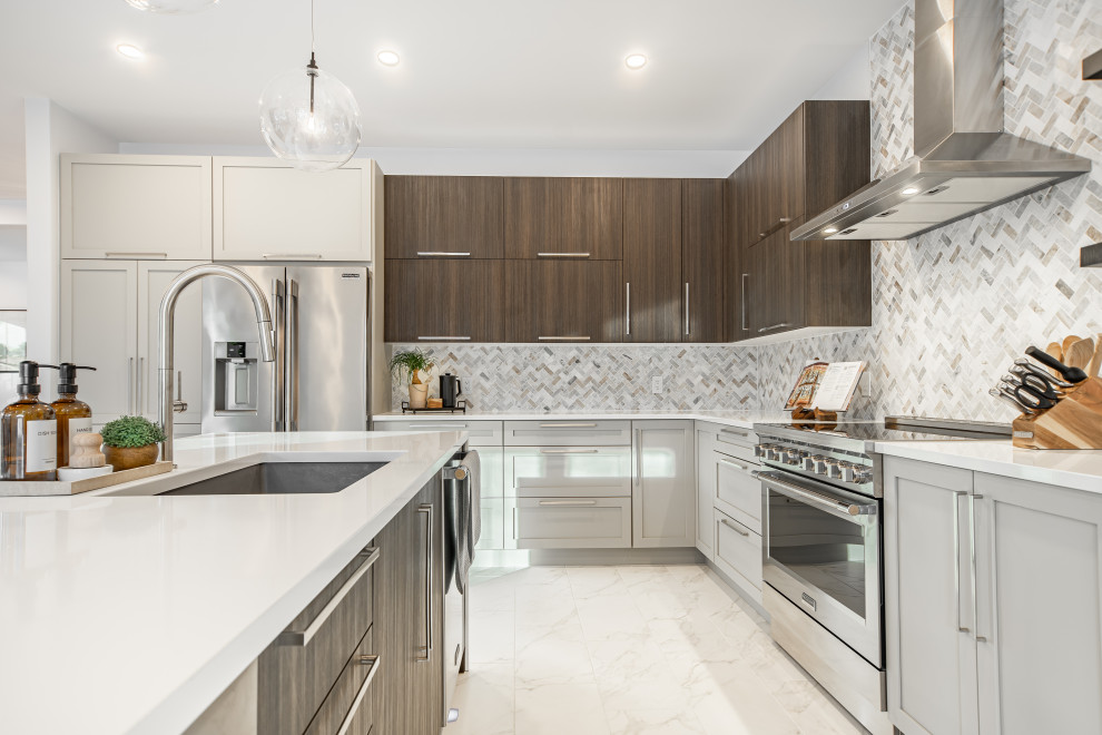 Example of a transitional kitchen design in Ottawa