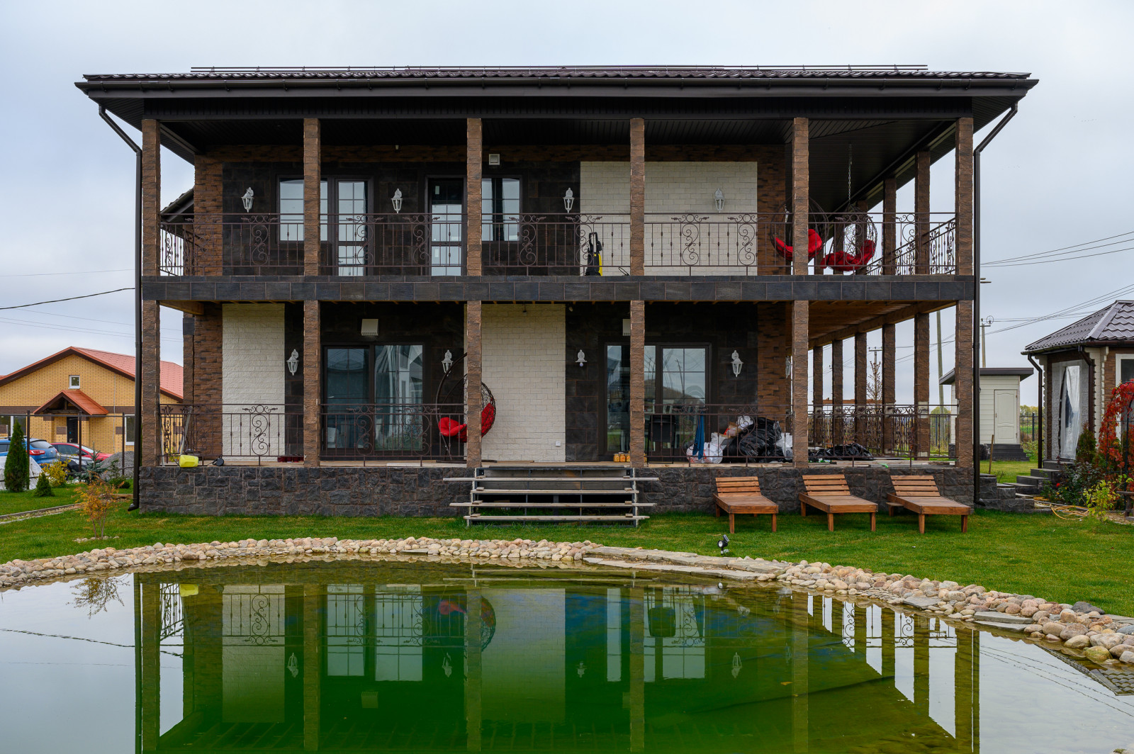 Ломоносовский район Санкт-Петербурга. Дом для семьи с шестью детьми.