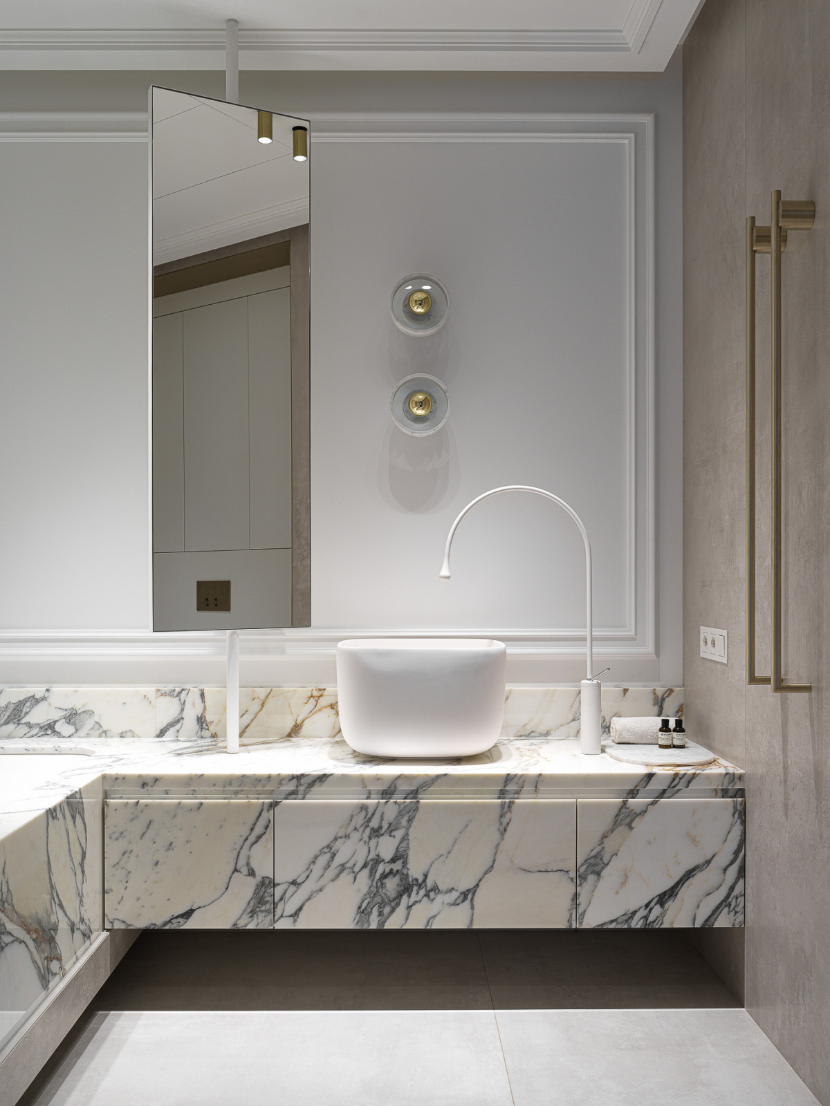 Реализация мебели в проекте в стиле "Тихой роскоши"