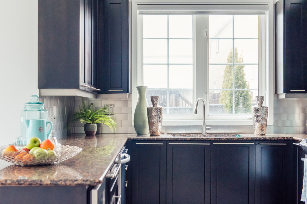 Example of a transitional home design design in Toronto