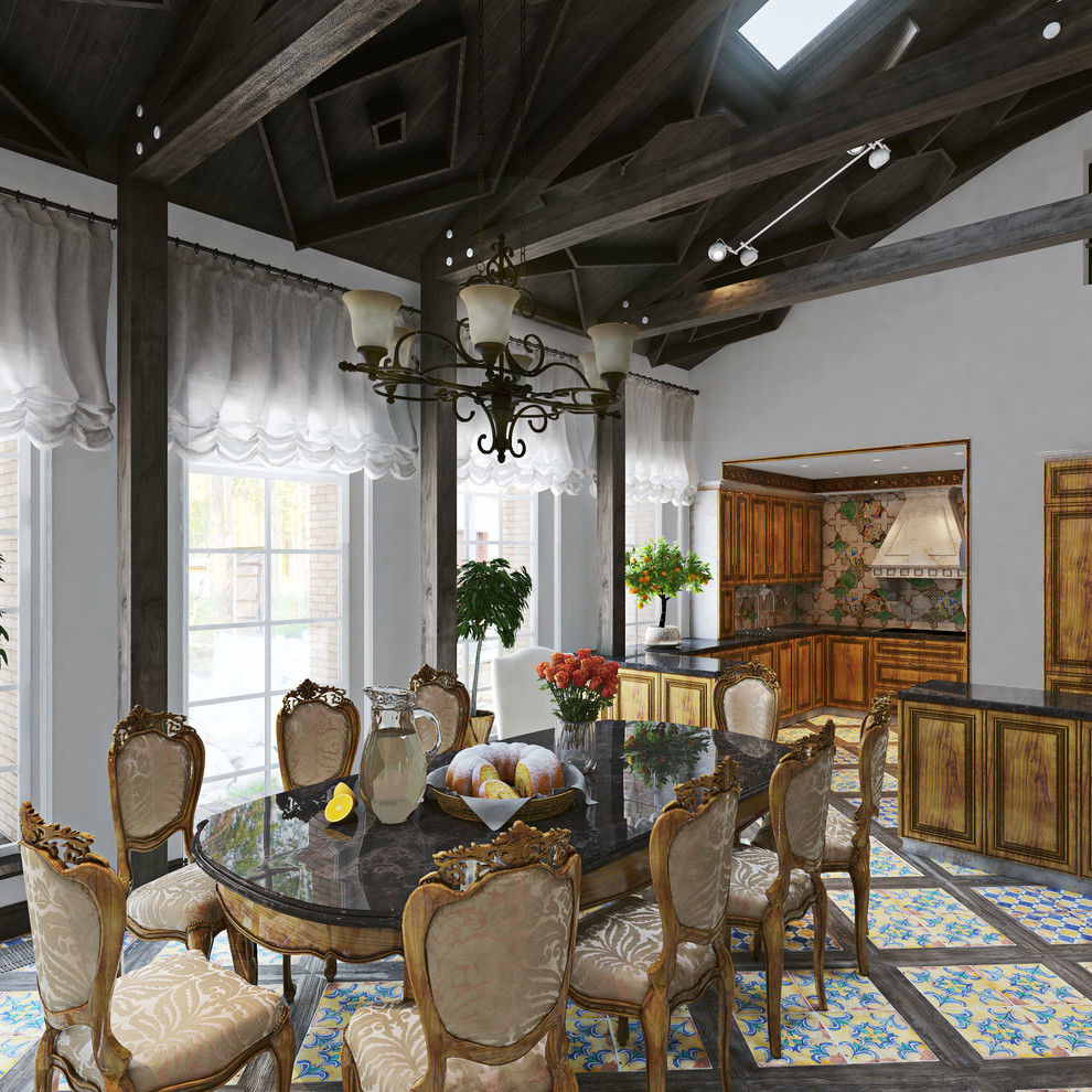 Просторная столовая в средиземноморском стиле