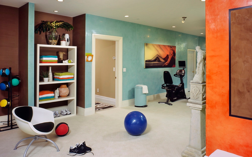 Photo of a modern home gym in Charleston.