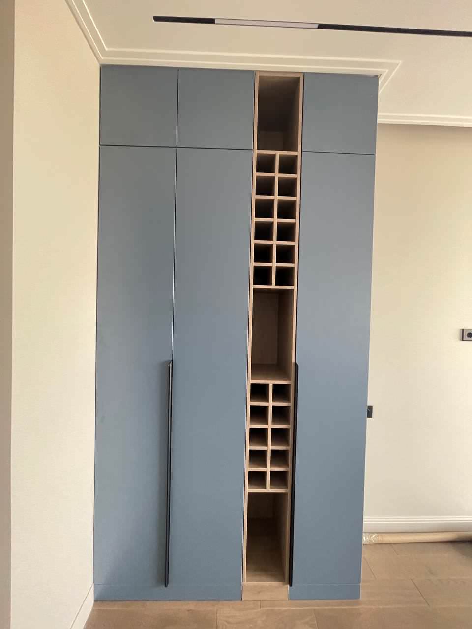 Распашные шкафы