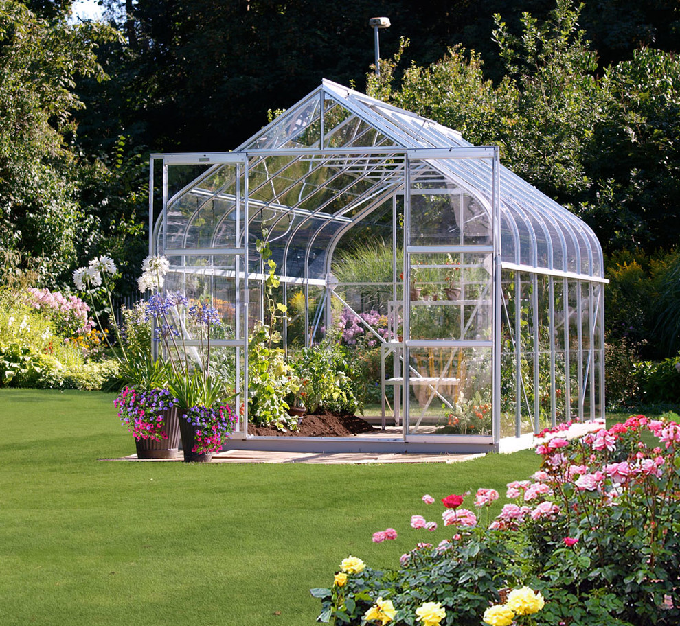 Inspiration for a traditional detached greenhouse in Seattle.