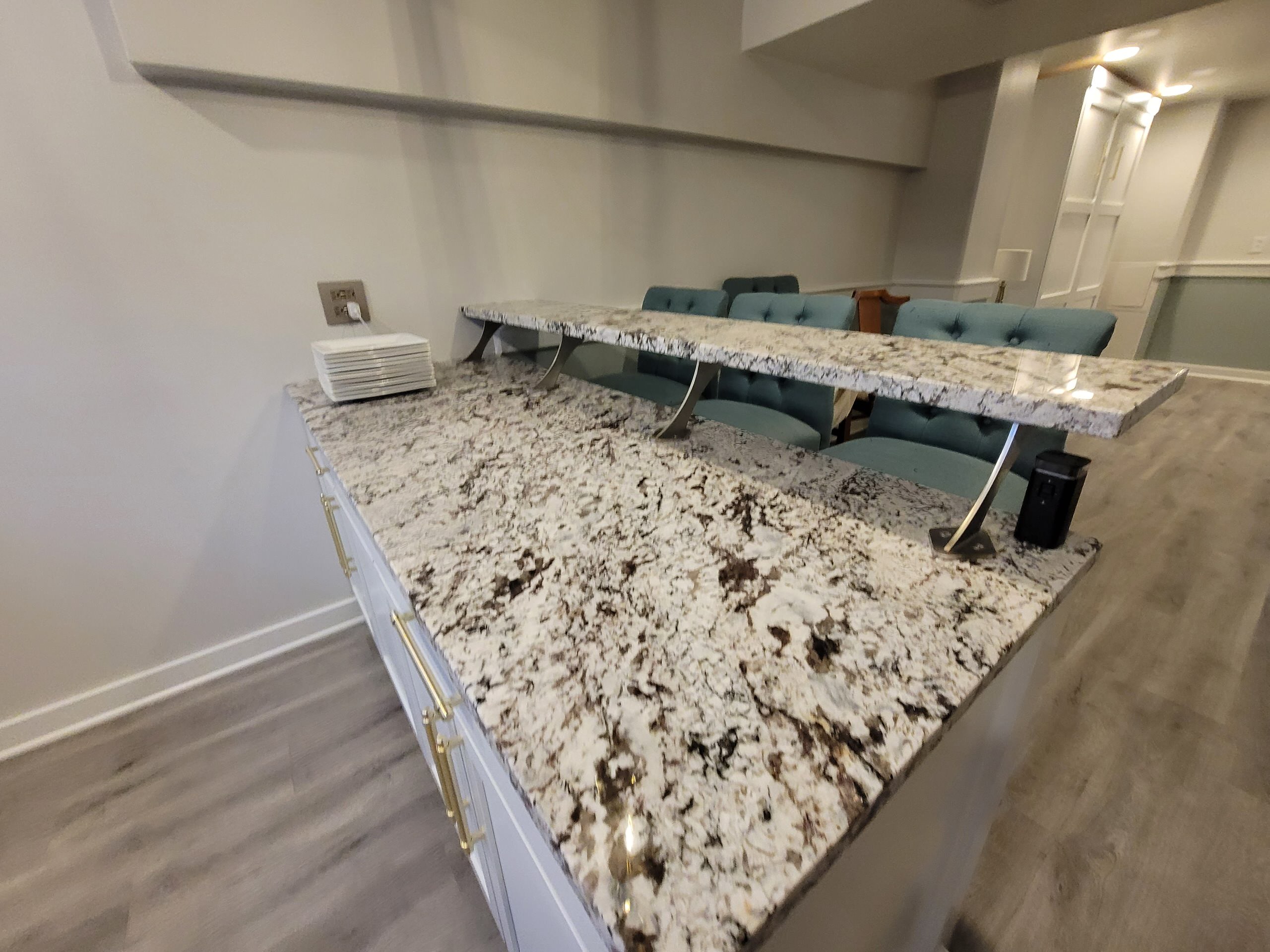 Bolingbrook Basement Bar
