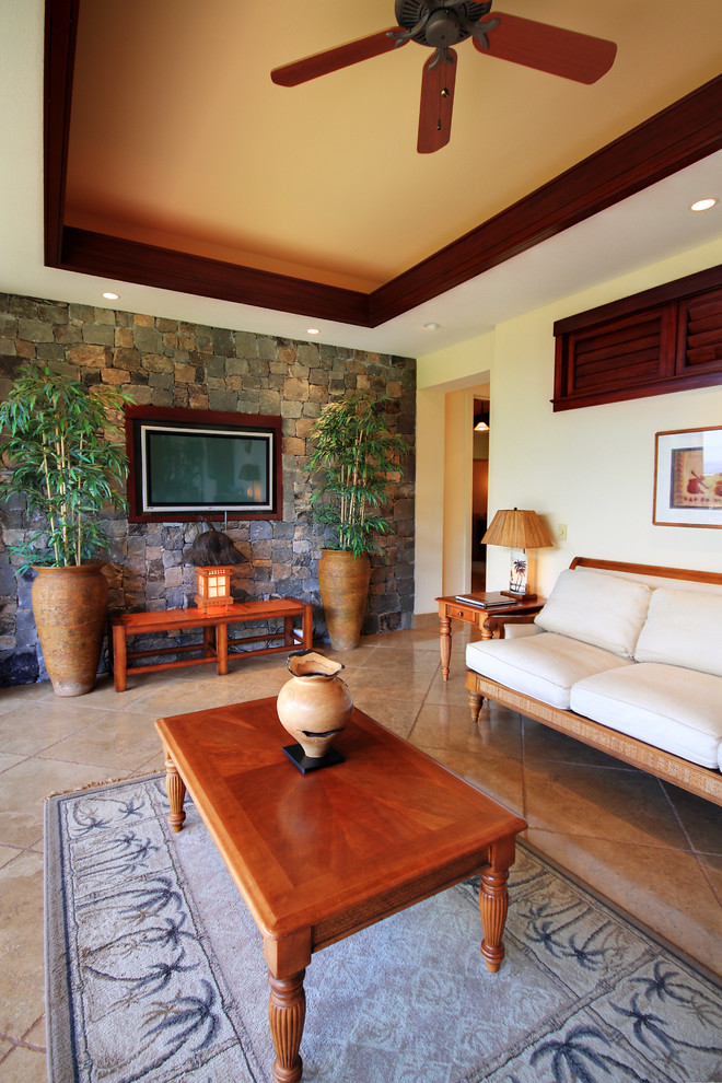 Tropical family room in Hawaii.
