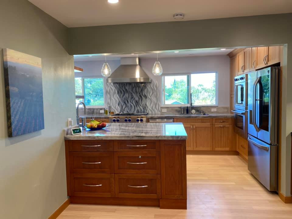 Large classic u-shaped kitchen/diner in San Francisco with a submerged sink, shaker cabinets, medium wood cabinets, quartz worktops, grey splashback, glass tiled splashback, stainless steel appliances, bamboo flooring, a breakfast bar, yellow floors and grey worktops.