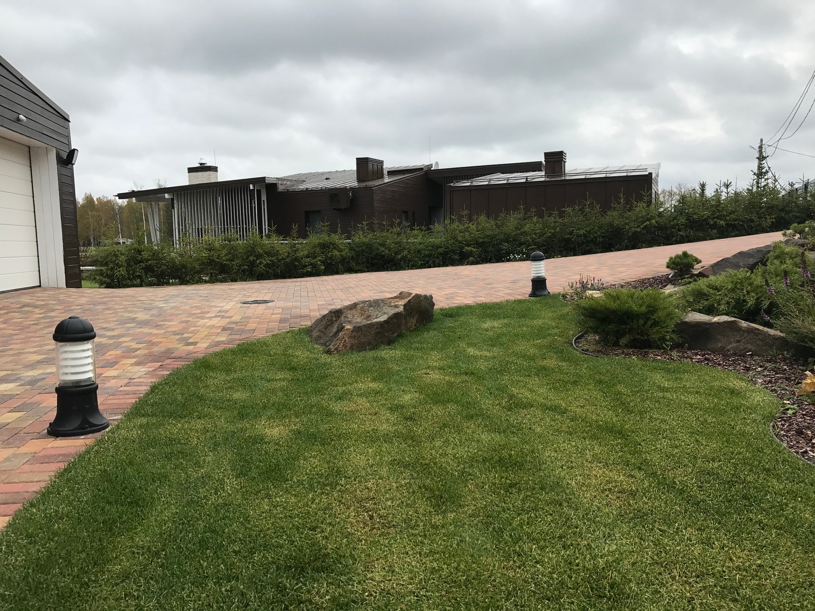 Мощение из прямоугольной вибропрессованной плитки 100*200