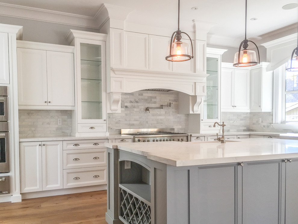 Example of a transitional kitchen design in Toronto
