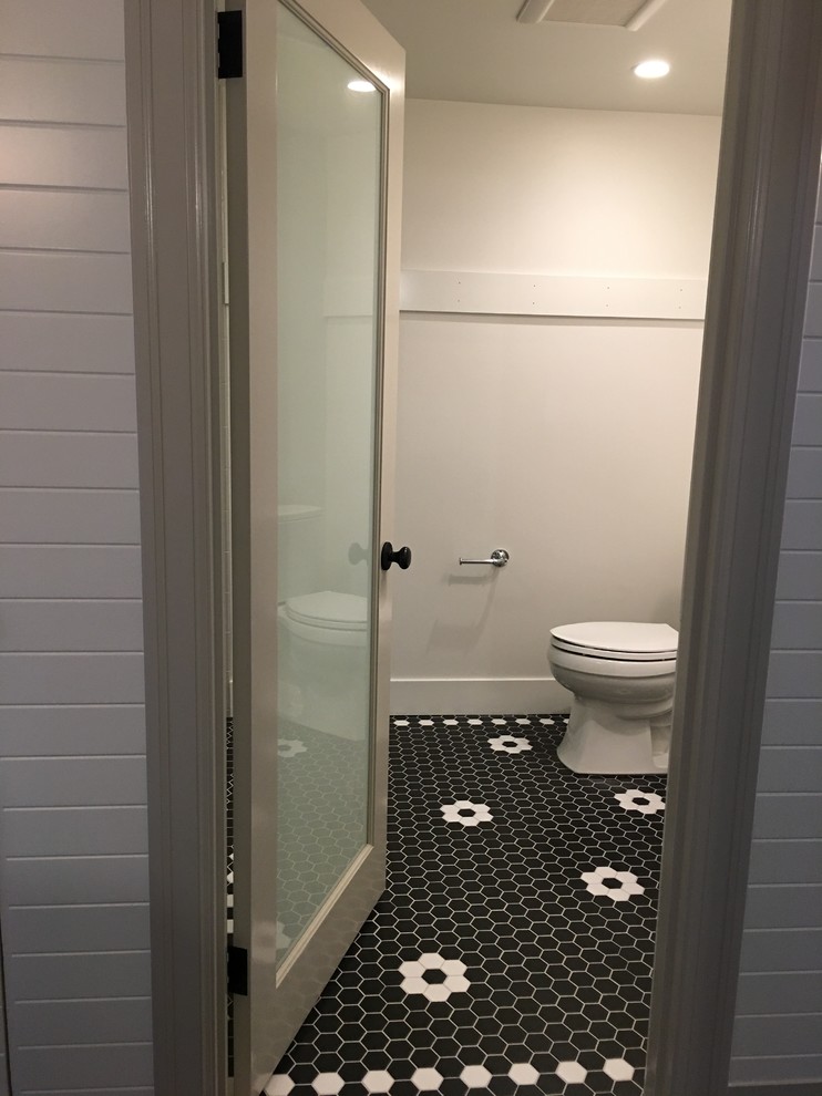 Example of a mid-sized transitional home design design in Seattle