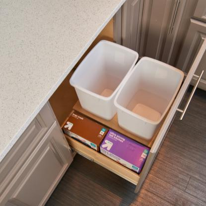 Kitchen - kitchen idea in Richmond