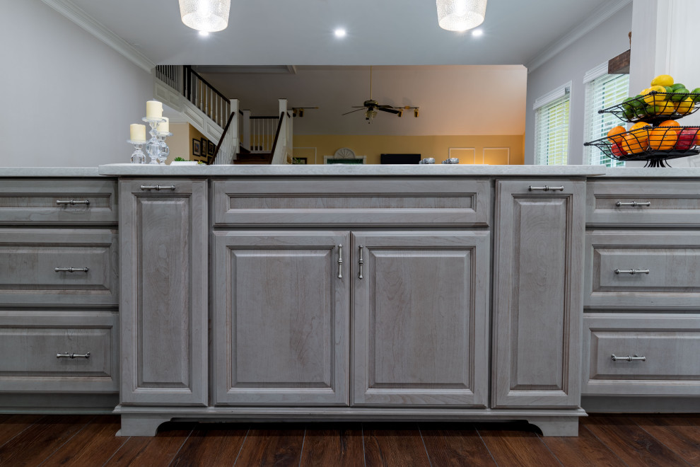 Inspiration for a transitional home design remodel in Atlanta