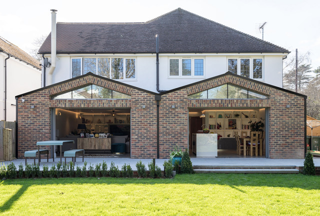 Surrey contemporaneo-patio
