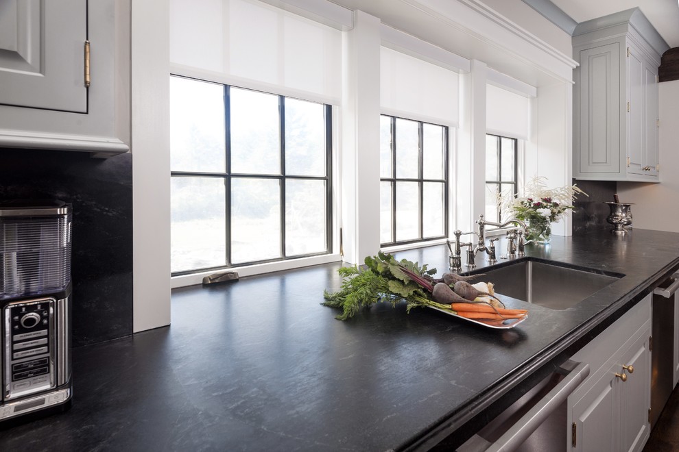 Kitchen - transitional kitchen idea