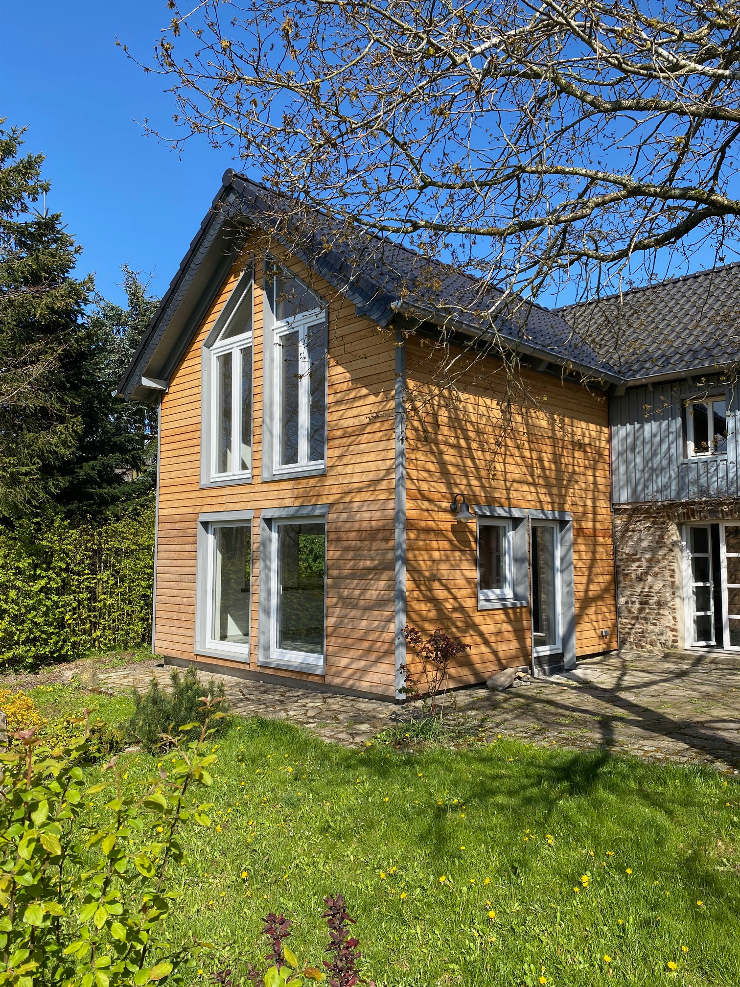 Gartenansicht mit Lärchenfassade