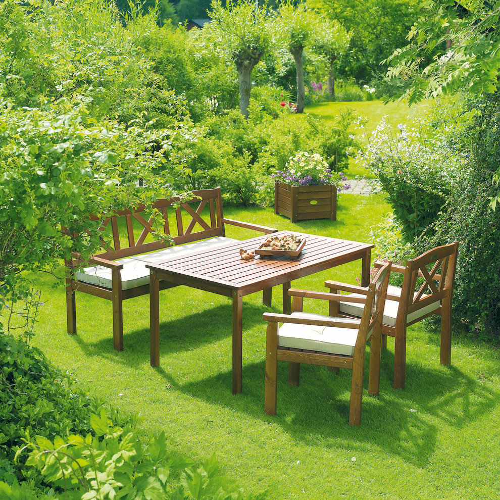 Обед в саду