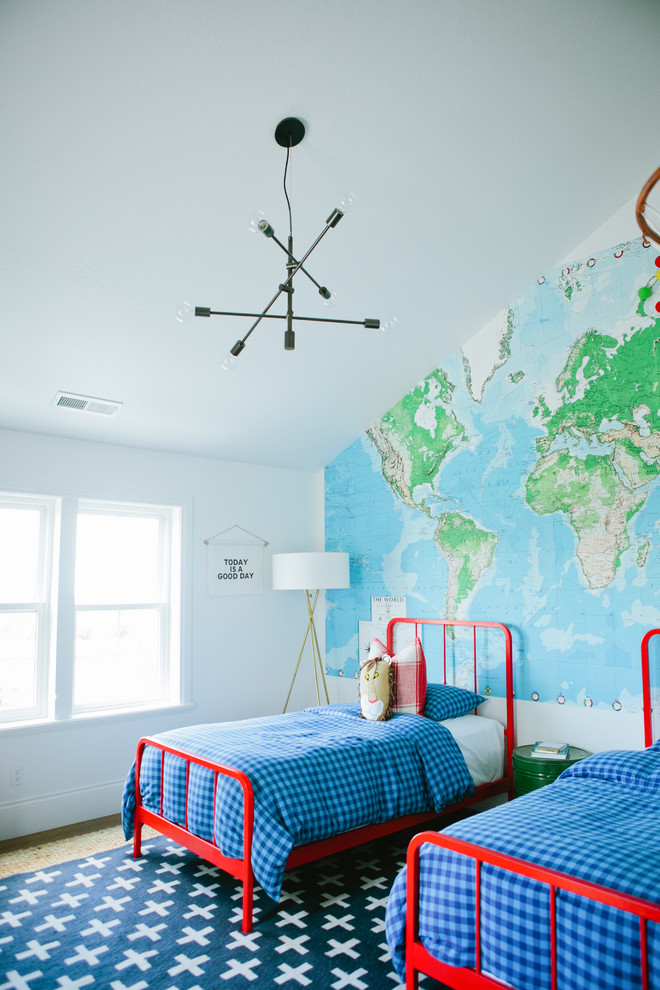 Photo of a country gender-neutral kids' bedroom for kids 4-10 years old in Salt Lake City with multi-coloured walls.
