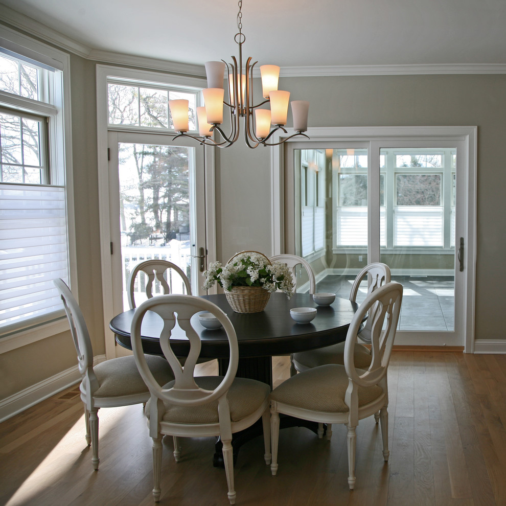Example of a transitional dining room design in Milwaukee
