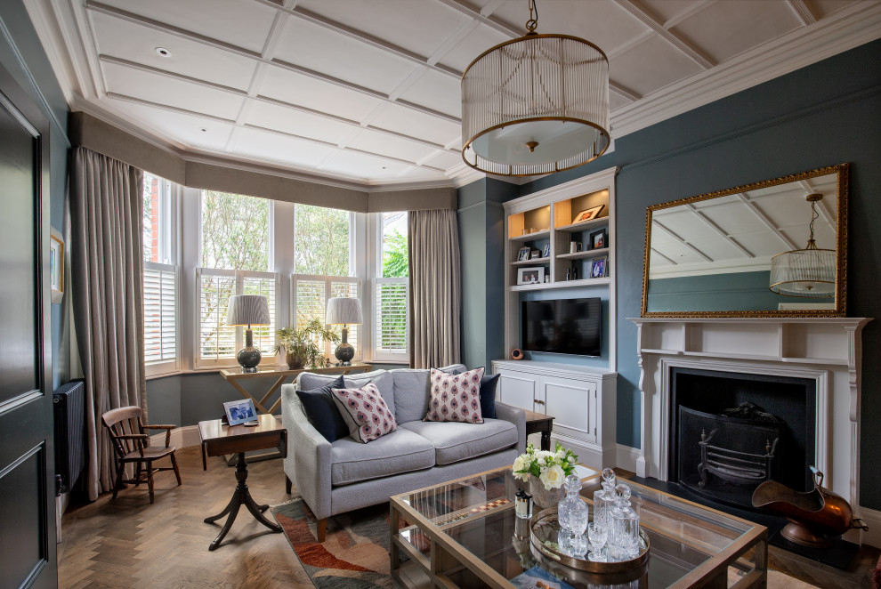 Design ideas for a traditional living room in London.