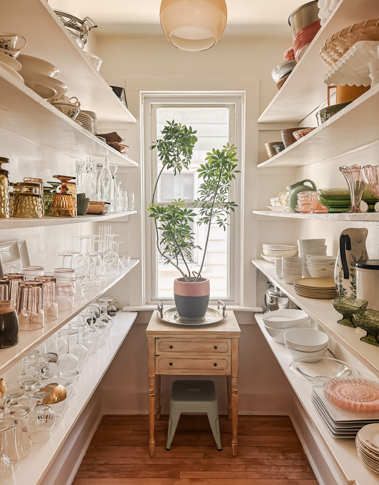 Inspiration for a transitional home design remodel in Milwaukee