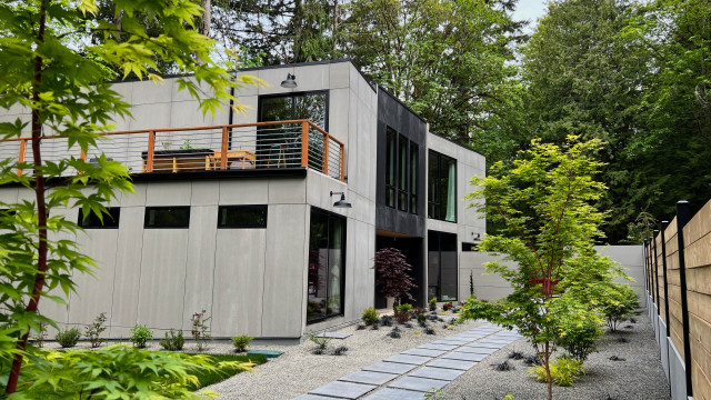 Industrial home in Seattle designed to look like a shipping container house