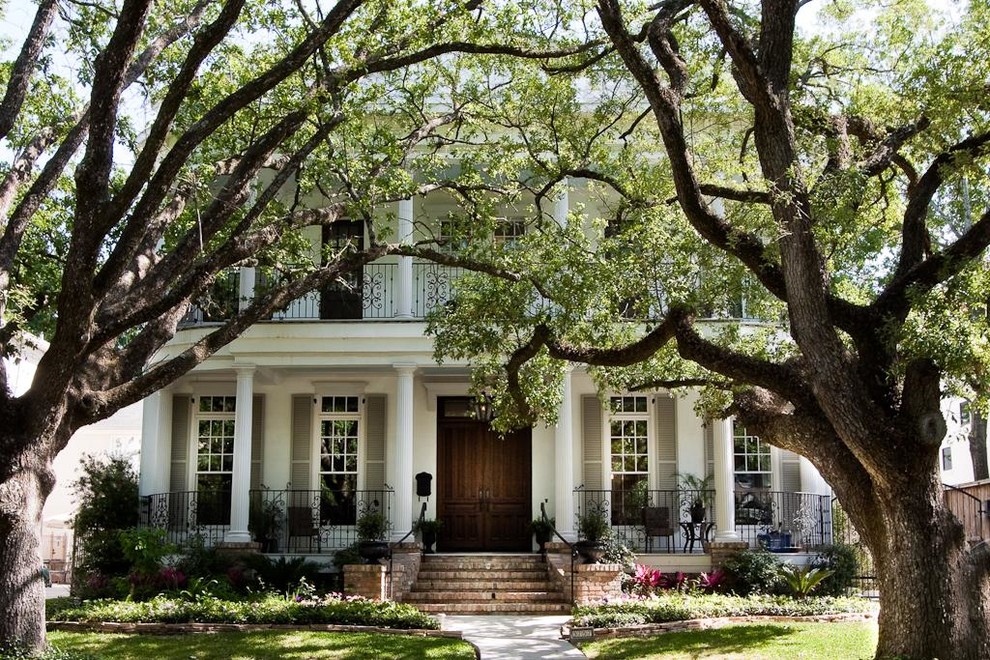 Traditional two-storey exterior in Houston.