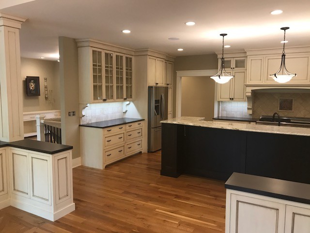 Kitchen - transitional kitchen idea in Cedar Rapids