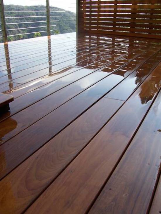Transitional deck photo in Los Angeles