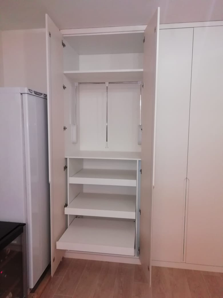 Готовый прямой шкаф