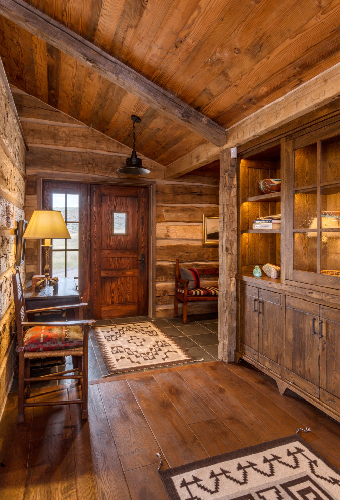 Example of a mountain style home design design in Denver