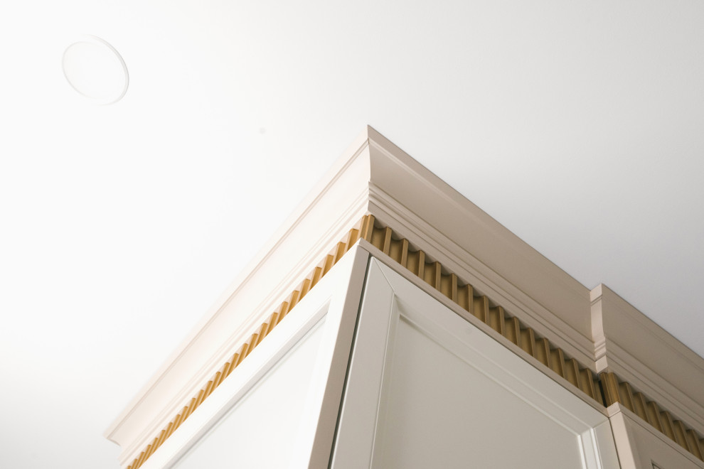 Гардеробная комната с элементами Латуни